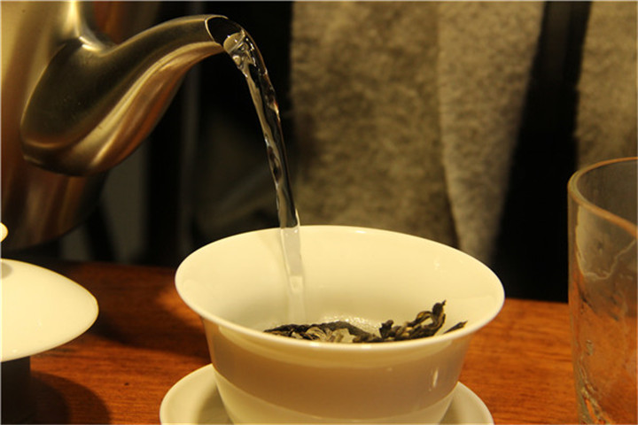 黑茶使用100C开水冲泡原因