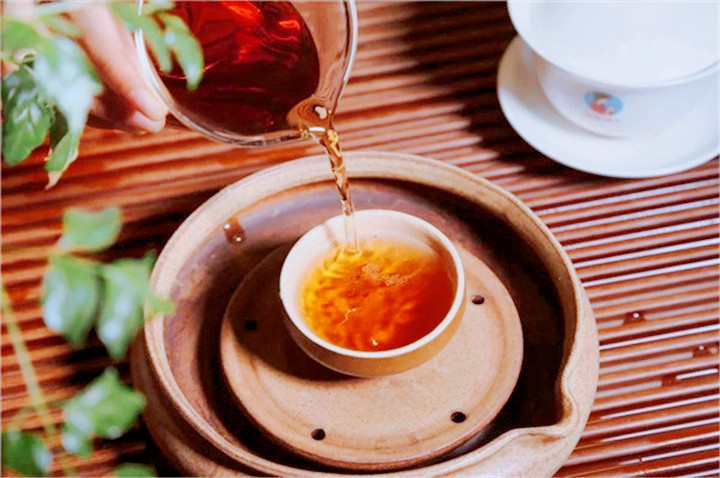 难道只有汉族人懂喝黑茶？