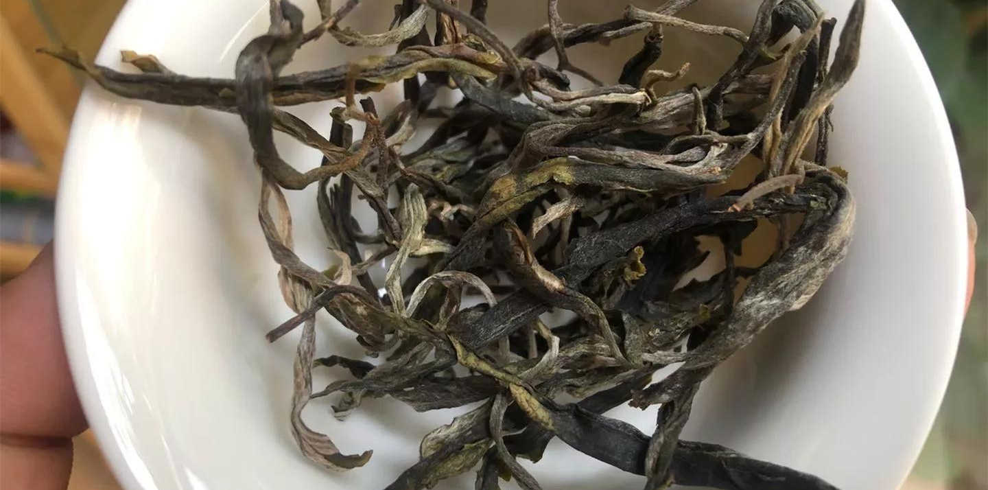 普洱茶图片 2019新班章古树头春普洱茶的特点和价格