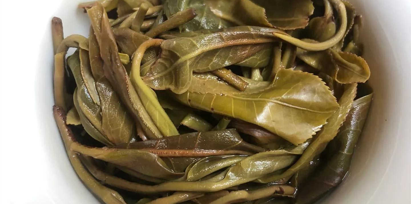 普洱茶图片 2019新班章古树头春普洱茶的特点和价格