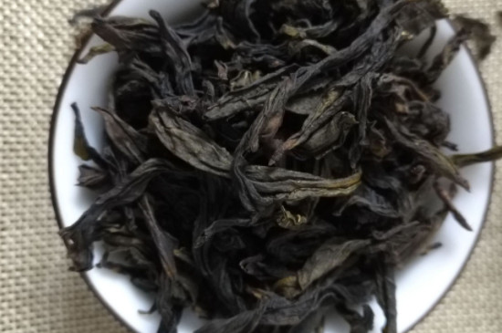 大红袍是大叶茶吗，大红袍武夷岩茶属于什么茶？