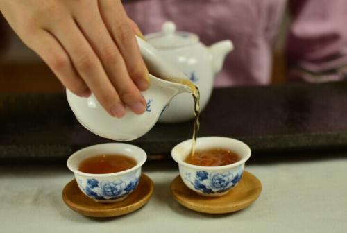 用同一个紫砂壶可以泡不同的六堡茶吗