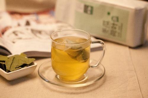 哺乳期9个月能喝荷叶茶吗