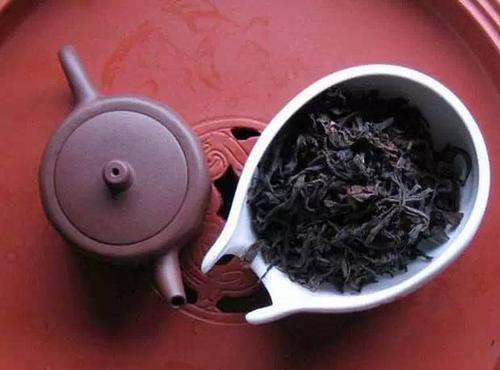 武夷山大红袍茶和70周年老白茶哪个好