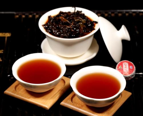 云南滇红茶汤图片