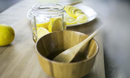 如何自制柠檬蜂蜜水